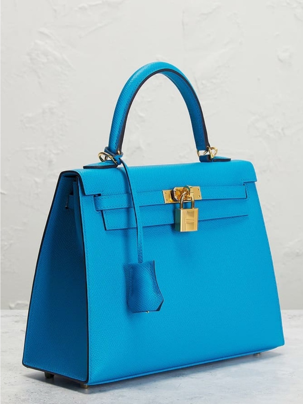 Absolutely stunning fashionable 25 brand new, very rare Kelly style. Must have!